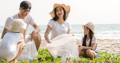 Health Coach Dr. Marjorie Anne Sierra of smart start session with family in the beach